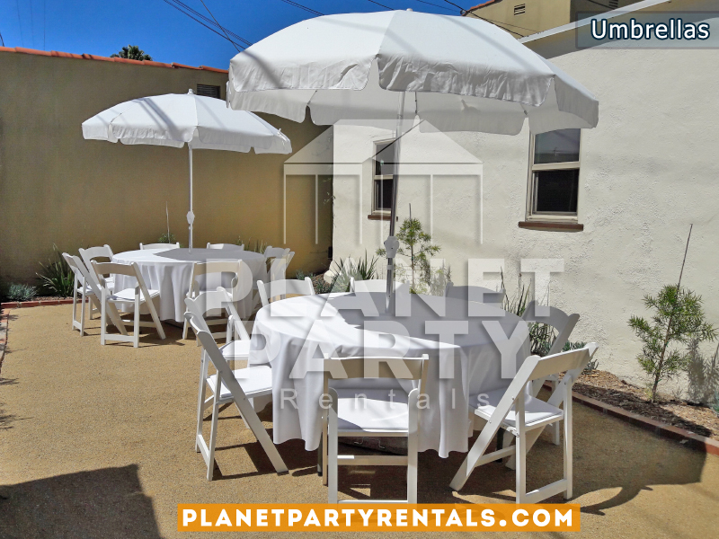 7ft Wide Umbrella with Round Table (White Tablecloth) and Plastic Chairs 