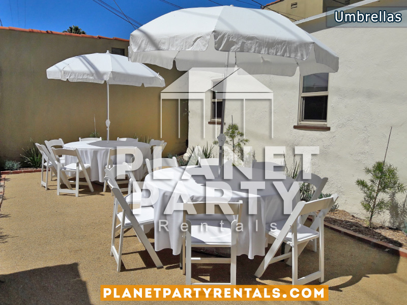 Round Tables with White Umbrellas and White Tablecloths White Wooden Chair