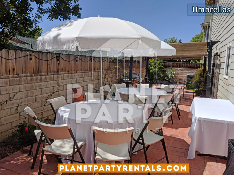 7ft Wide Umbrella with Round Table (White Tablecloth) and Plastic Chairs
